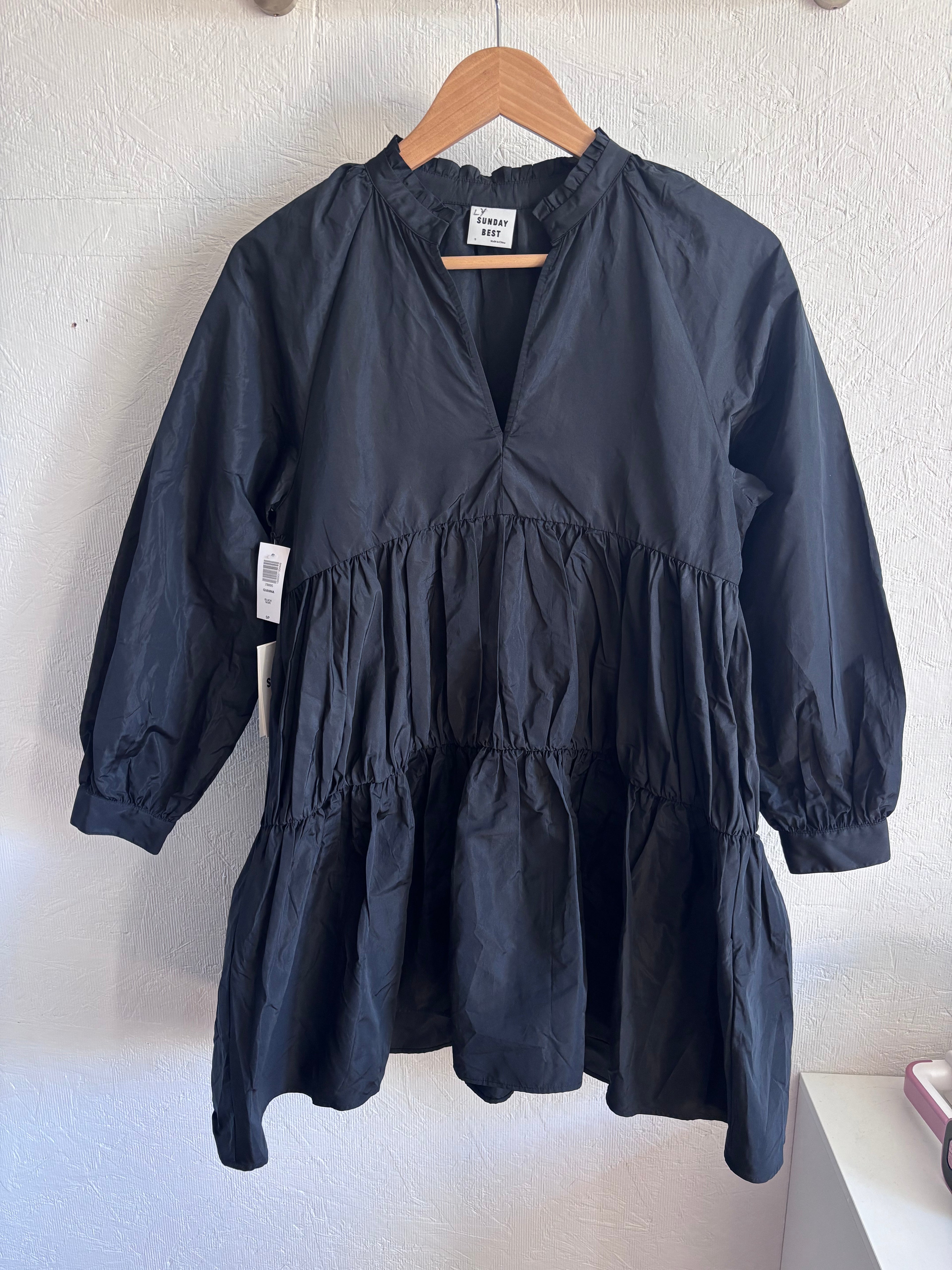 NWT Aritzia Sunday Best Gianna Oversized Tiered Mini Puff Sleeve Babydoll Dress