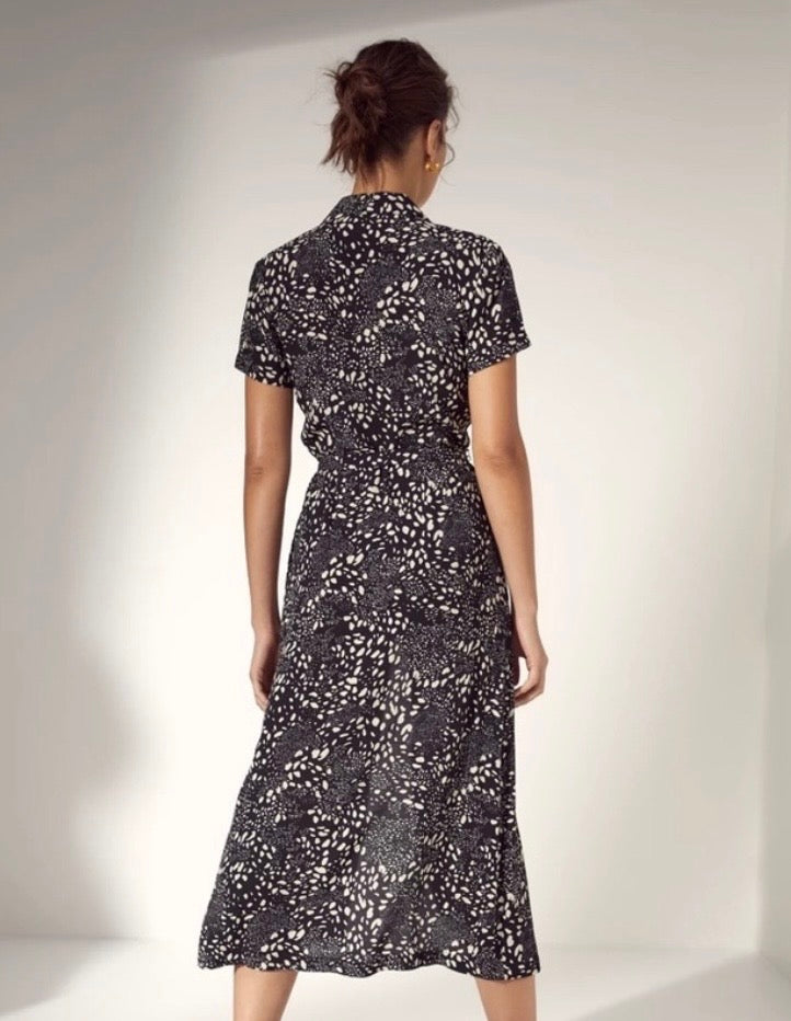 Wilfred Aritzia Button Down Collared Short Sleeve Midi Maxi Shirt Animal Print Silhouette Dress